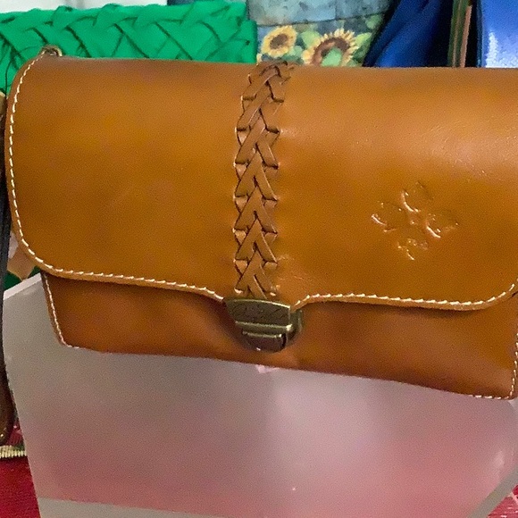 Patricia Nash Handbags - Patricia Nash Veg Tan Leather Crossbody Wristlet & Shoulder Bag Brand New